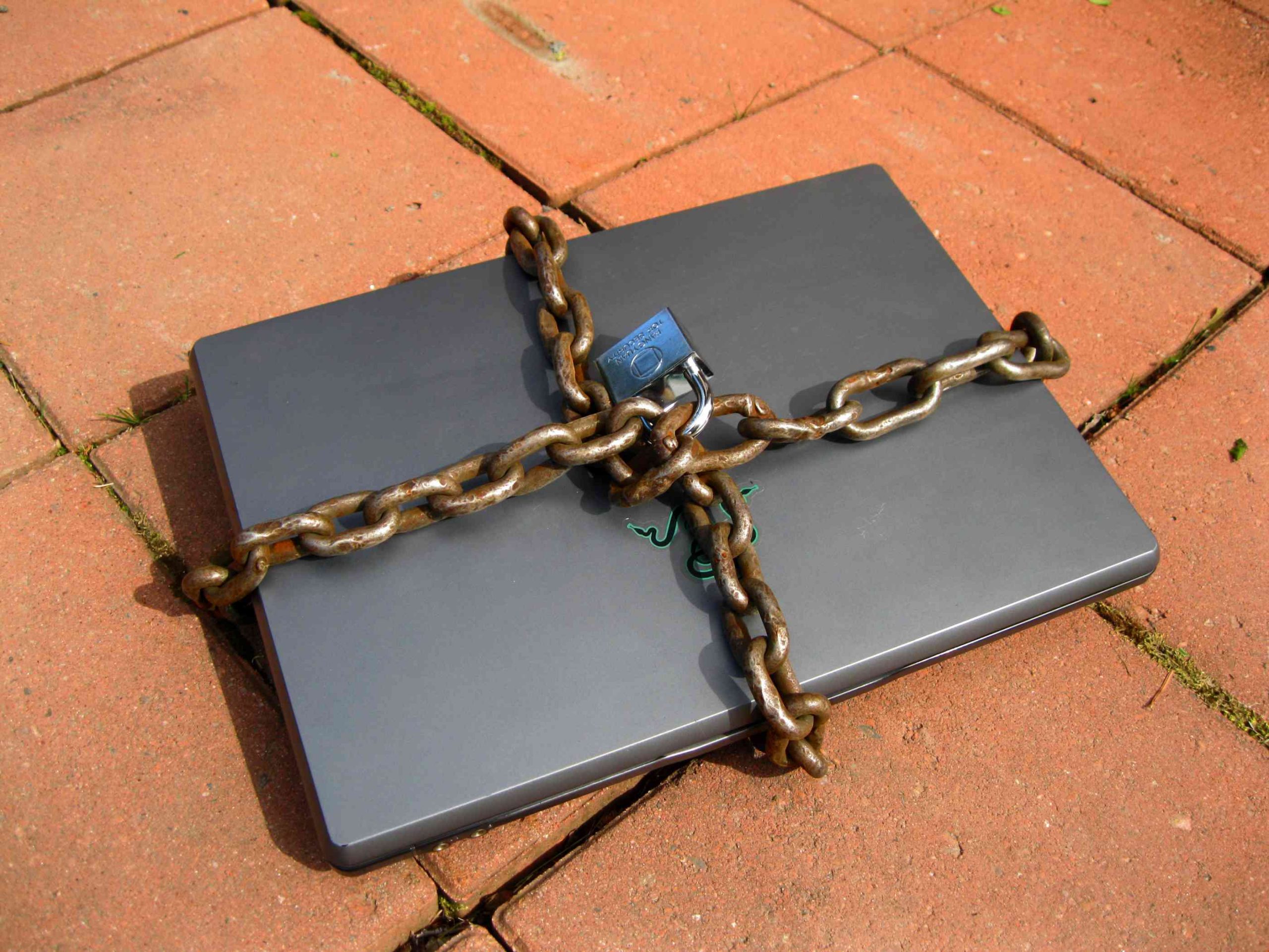 laptop tiba tiba locking
